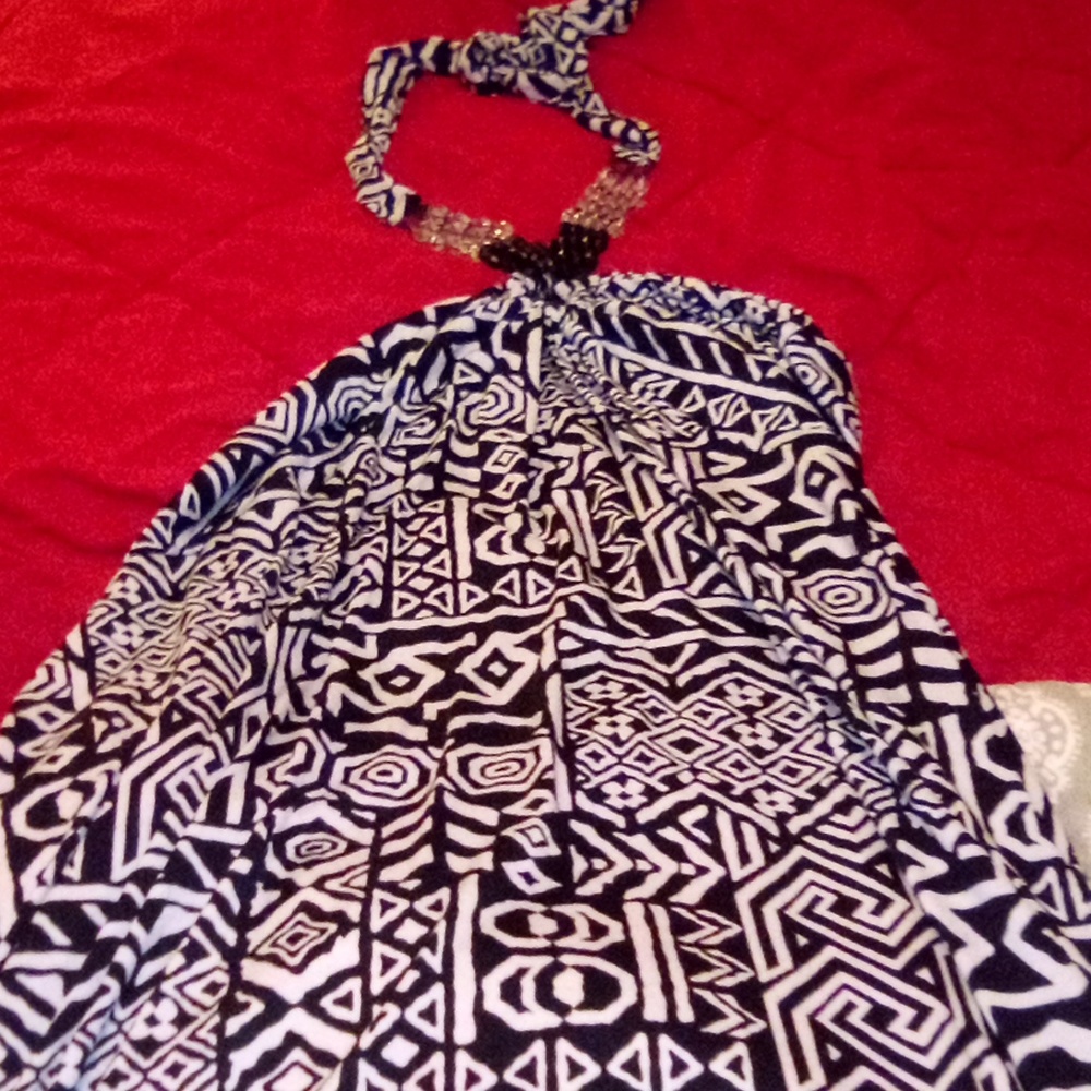 Avenue women black and white tie around the neck backless  maxi dress size 30/32